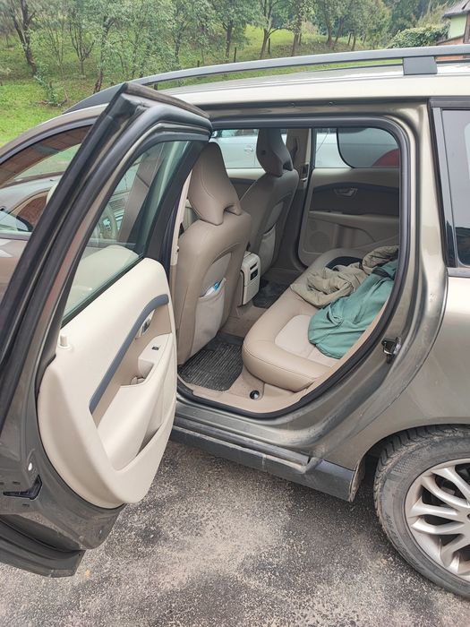 Vând Volvo  V 70