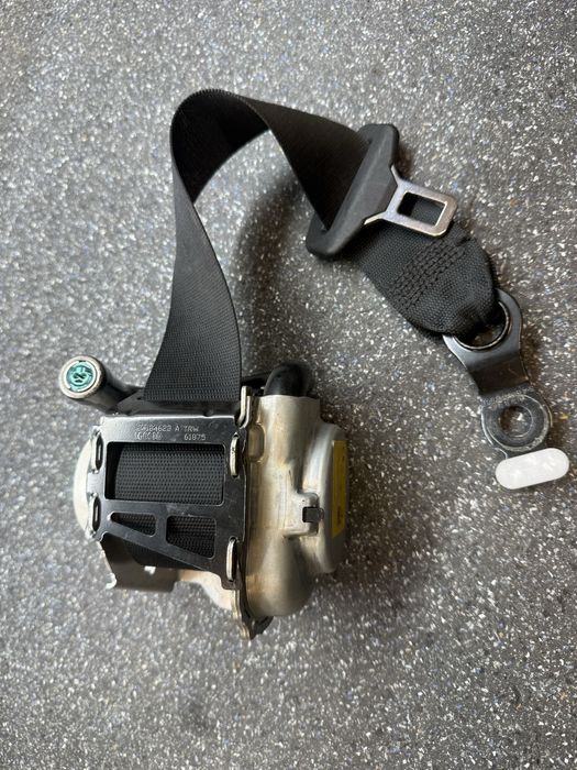 Mercedes w205 c class заден ляв колан