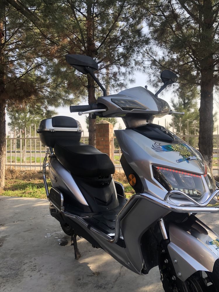 elektironni skuter motobek