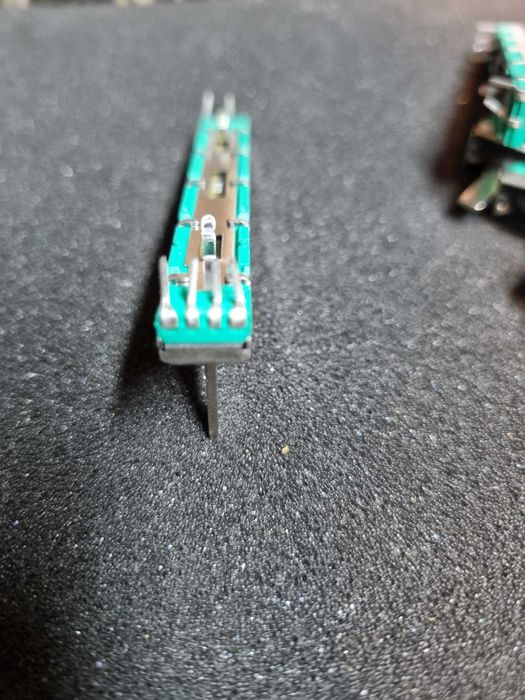 Potentiometre 75mm lungime Behringer Mixer Fader B10K stereo