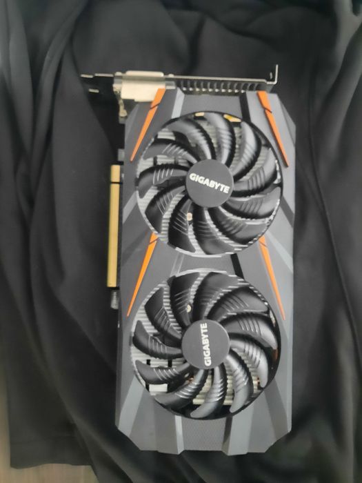 Placa video gigabyte 1060