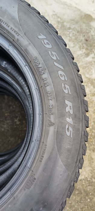 Vând 4 cauciucuri de iarnă Pirelli 195 65 R15