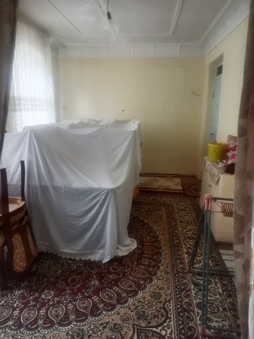 Qibray tuman markazidan uy sotiladi!