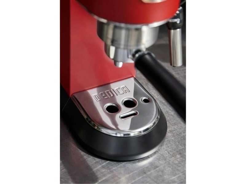 Кафе Машина за Професионално Еспресо у Дома DeLonghi Dedica EC685R