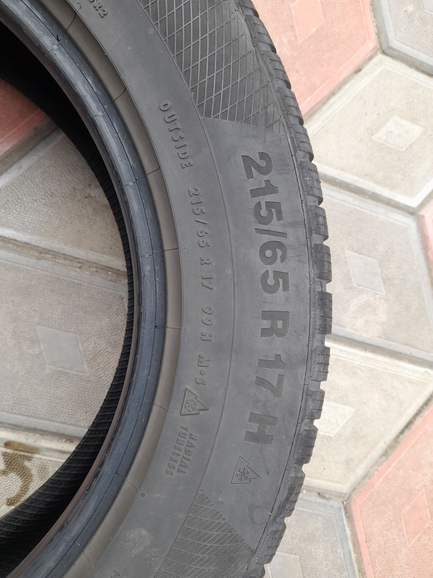 Vand 4 anvelope de iarna 215 65 r17 CONTINENTAL aproape noi