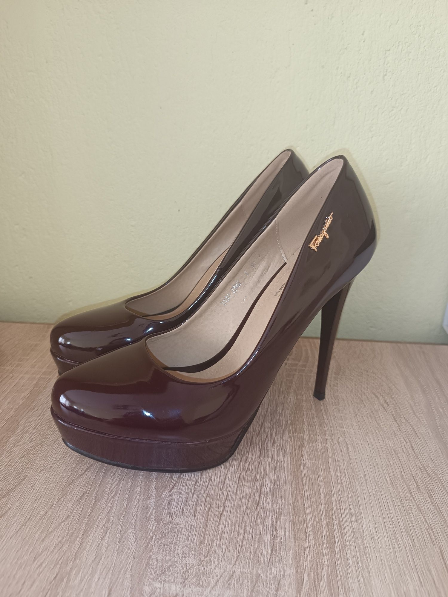 Дамски обувки на висок ток Liici (бордо, 38)