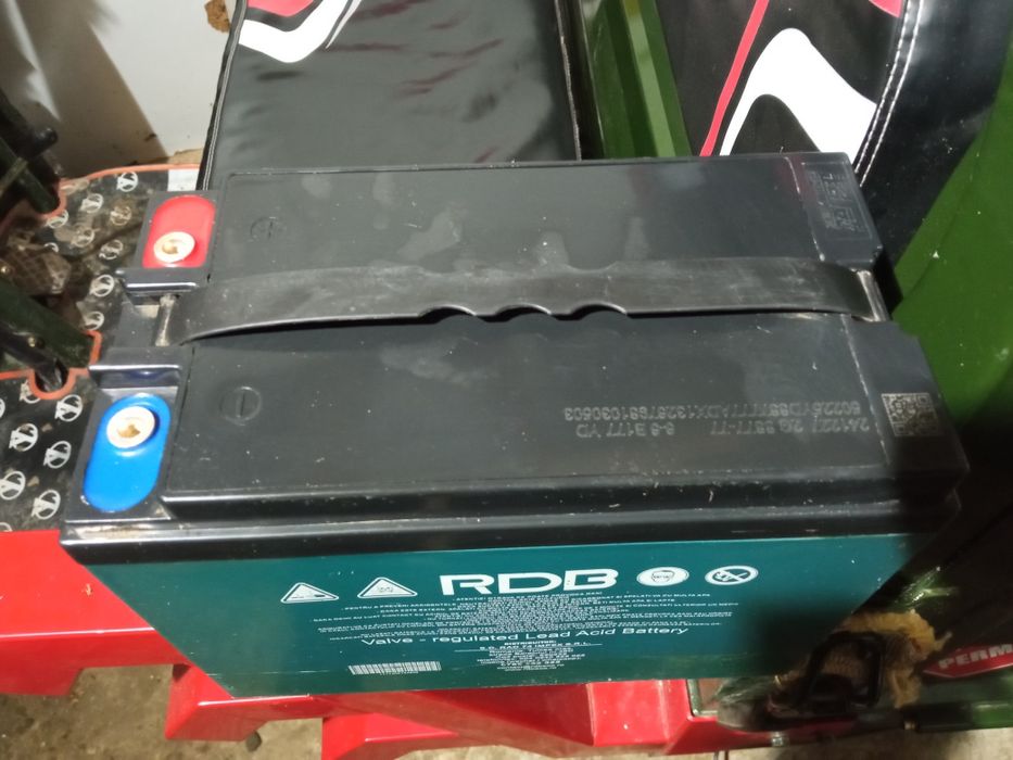 Vând sau schimb bateri pentru triciclu electric folosite 3 luni jumate