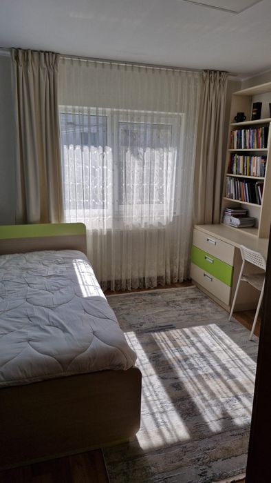 Inchiriez apartament  3 camere (65 metrii patrati) APAHIDA