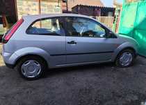 Vând ford fiesta