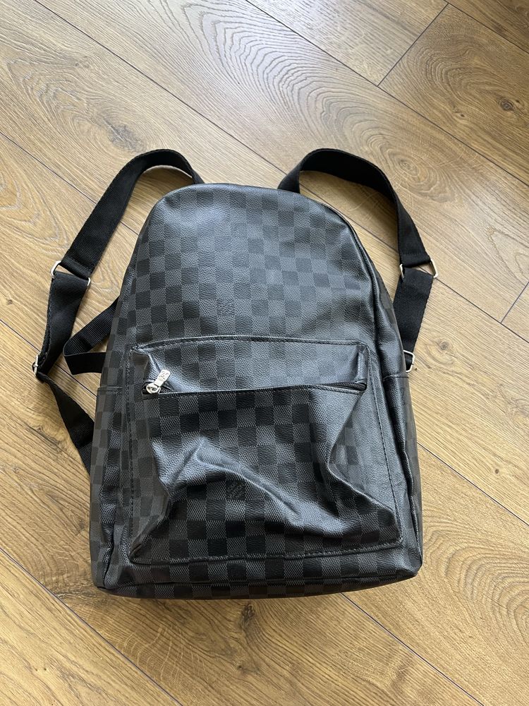 LV Louis Vuitton :  раница
