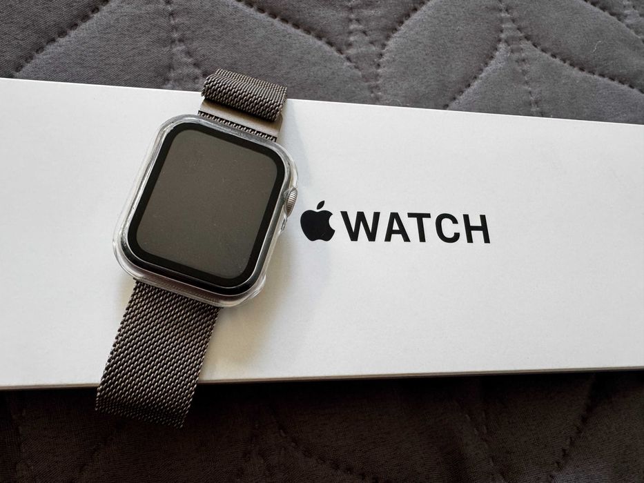 Смарт часовник Apple Watch SE2 v2 Cellular, 40mm, S/M, Starlight Sport
