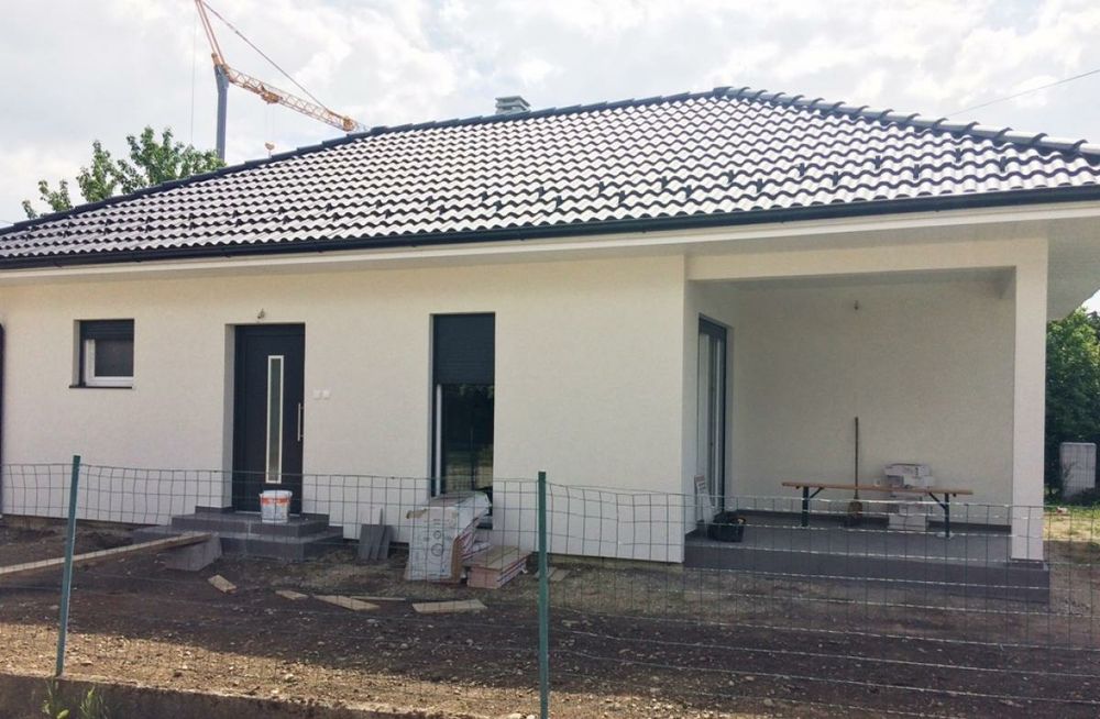 Construcții case pe structura metalică învelite cu panouri sandwich