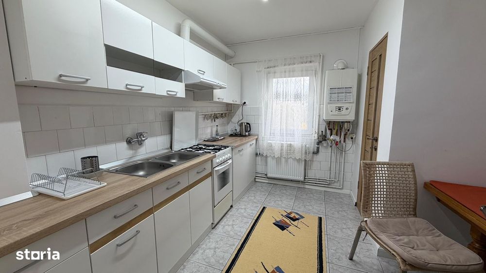 Apartament cu 3 camere, 2 bai, 2 balcoane, decomandat et3, cartier MV1