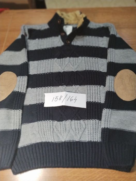 Vând pulovere pt băieții