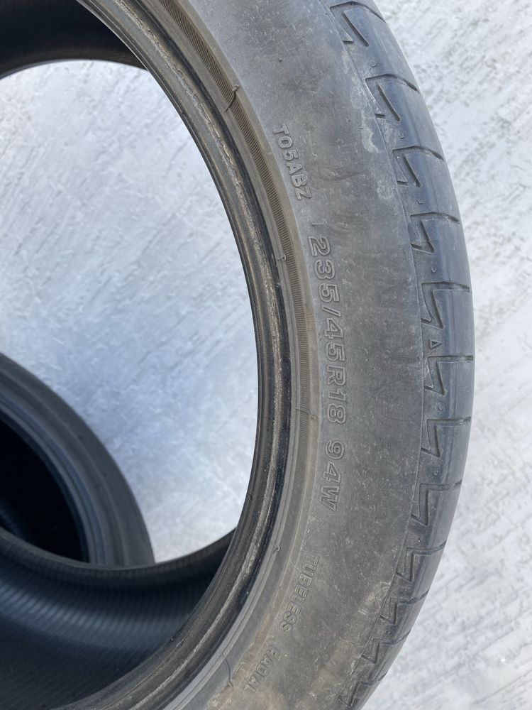 Комплект летних шин 235/45/18 Bridgestone