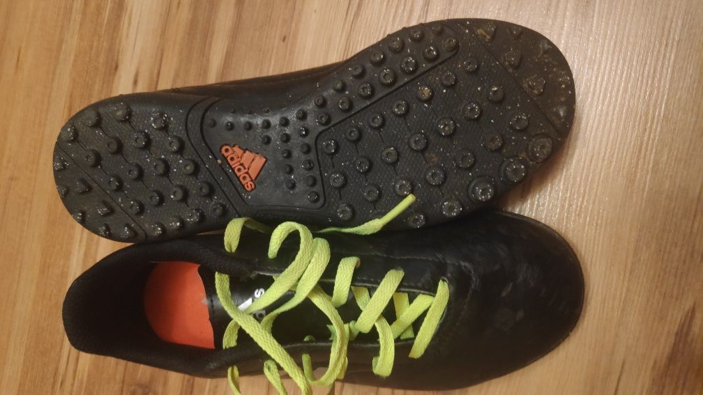 детски футболни обувки Адидас , стоножки