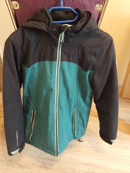 Vând geaca copii Killtec, mărimea 152