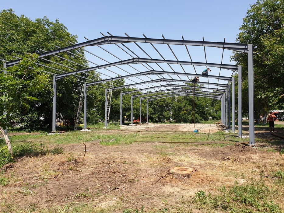 Vând hala/structura metalica.
420mp.
Lățime 14 metri.
Lungime 30 metri