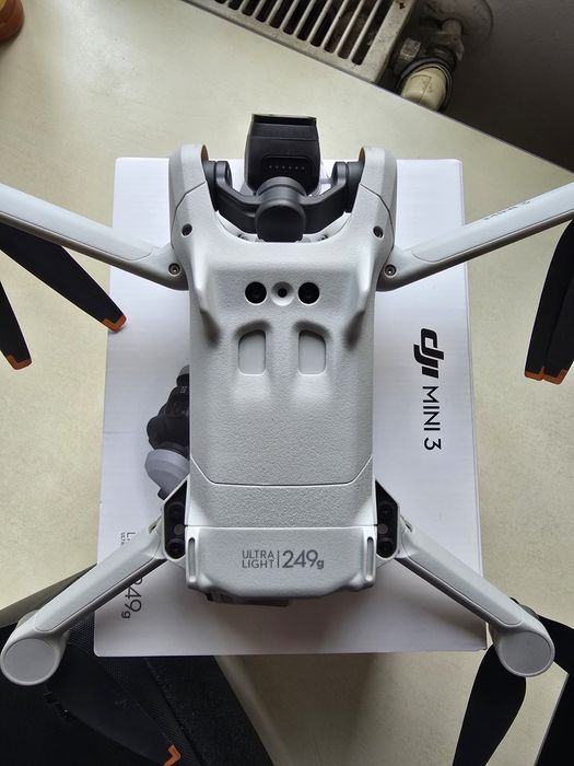 Drona DJI Mini 3 în stare foarte bună