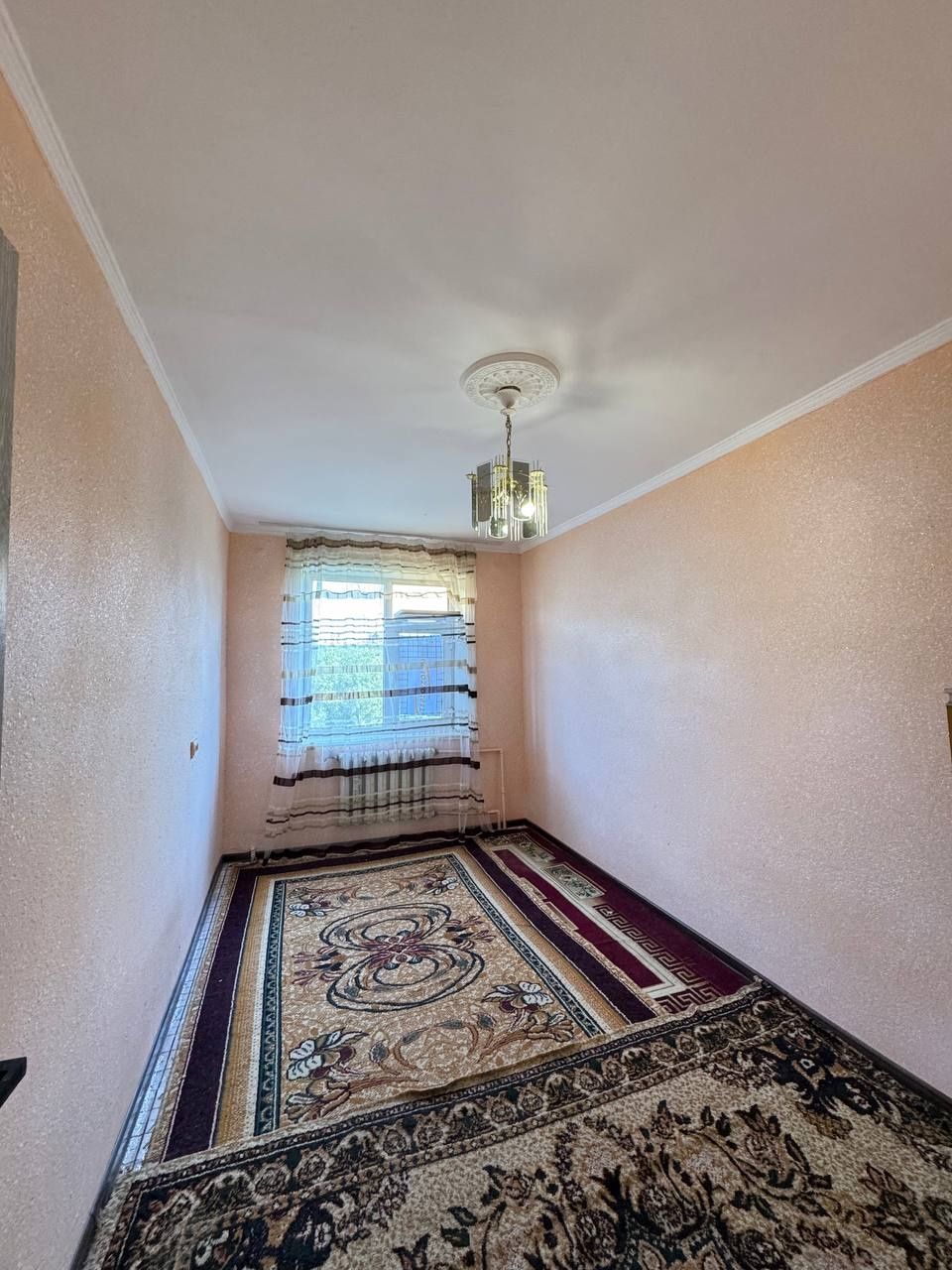 Chinor tomonda 3-xonali sotiladi. 34500$
