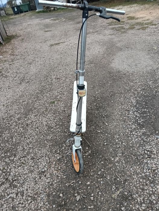 Vând trotineta cu lanț