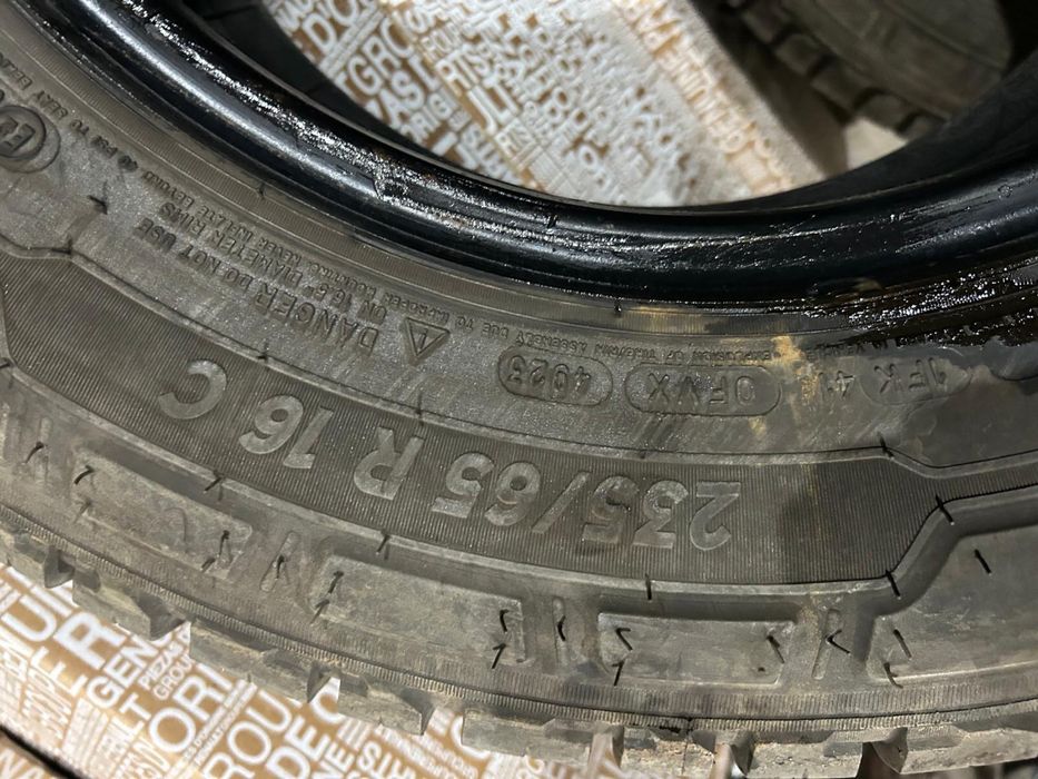 Cauciucuri C in stare f buna