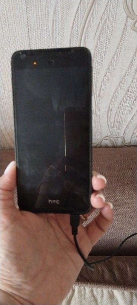 Продам телефоны.