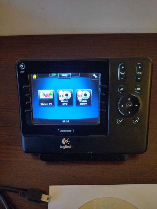 Продавам универсално дистанционно Logitech Harmony 1100