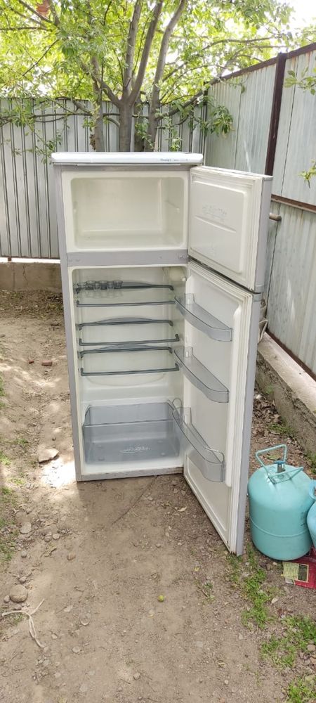 Продам холодильник
