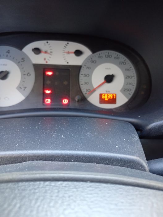 Vând Renault symbol an 2008