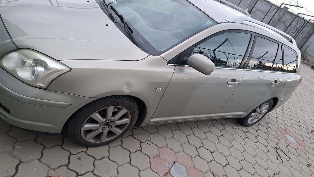 Vând Toyota avensis