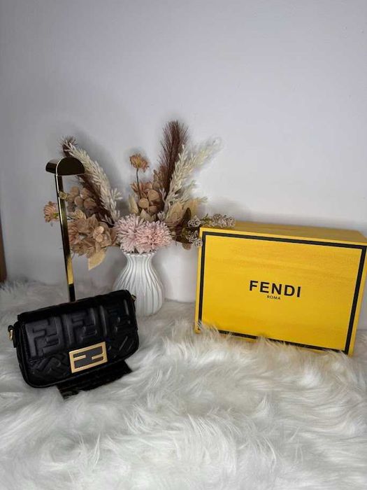 Geanta Fendi Baguette Mini - piele naturala 100%, prezentare completa