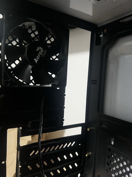 Кутия за компютър размер M-atx