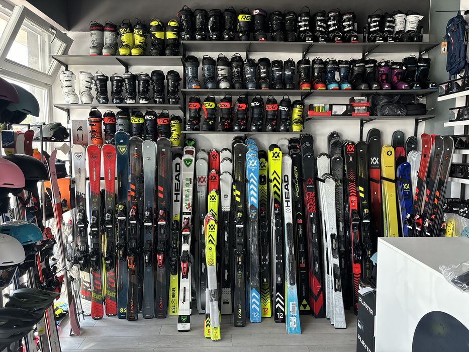 Schiuri, Clapari, Echipamente noi si Second hand