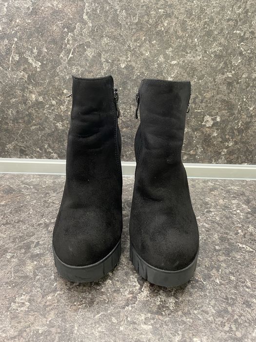 Дамски боти на ток