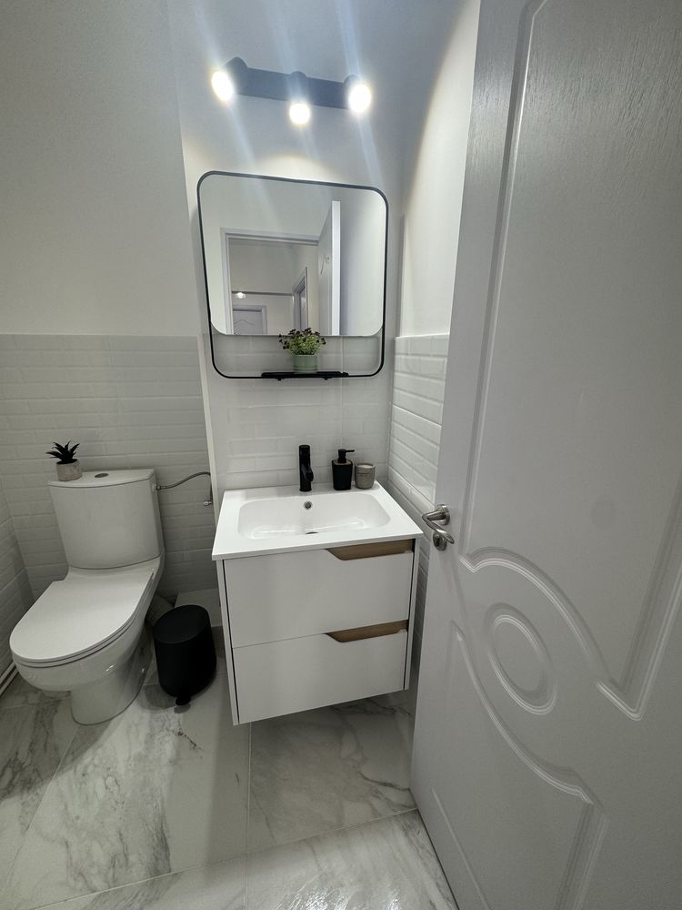 Apartament 3 camere zona  Casa de Asigurari( in spate la Pressco)