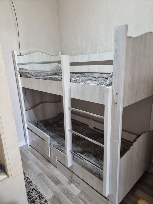 Кровать сотилади