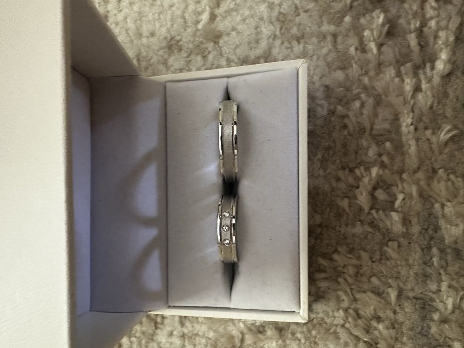 Verighete din aur alb de 14K cu diamante