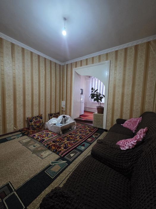 Kvartira sotiladi Angren 9-musiqa maktabi orqasida 3 xonali 2-qavat