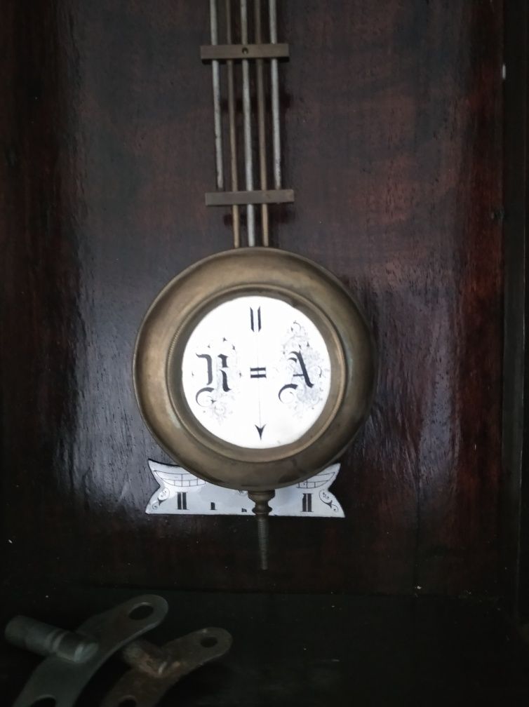 Старинные антикварные настенные часы