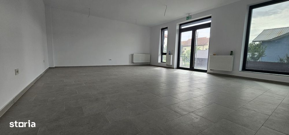 Spatiu comercial de inchirat zona Tractorul bloc nou