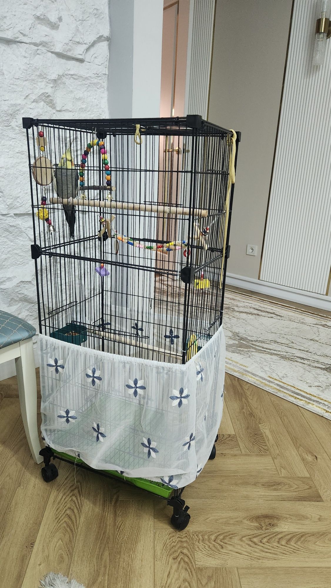 Продаётся клетка для птичье и для попугаев