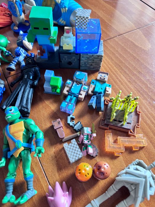 Лот оригинални играчки Спайдърмен, Батман, Майнкрафт и др.