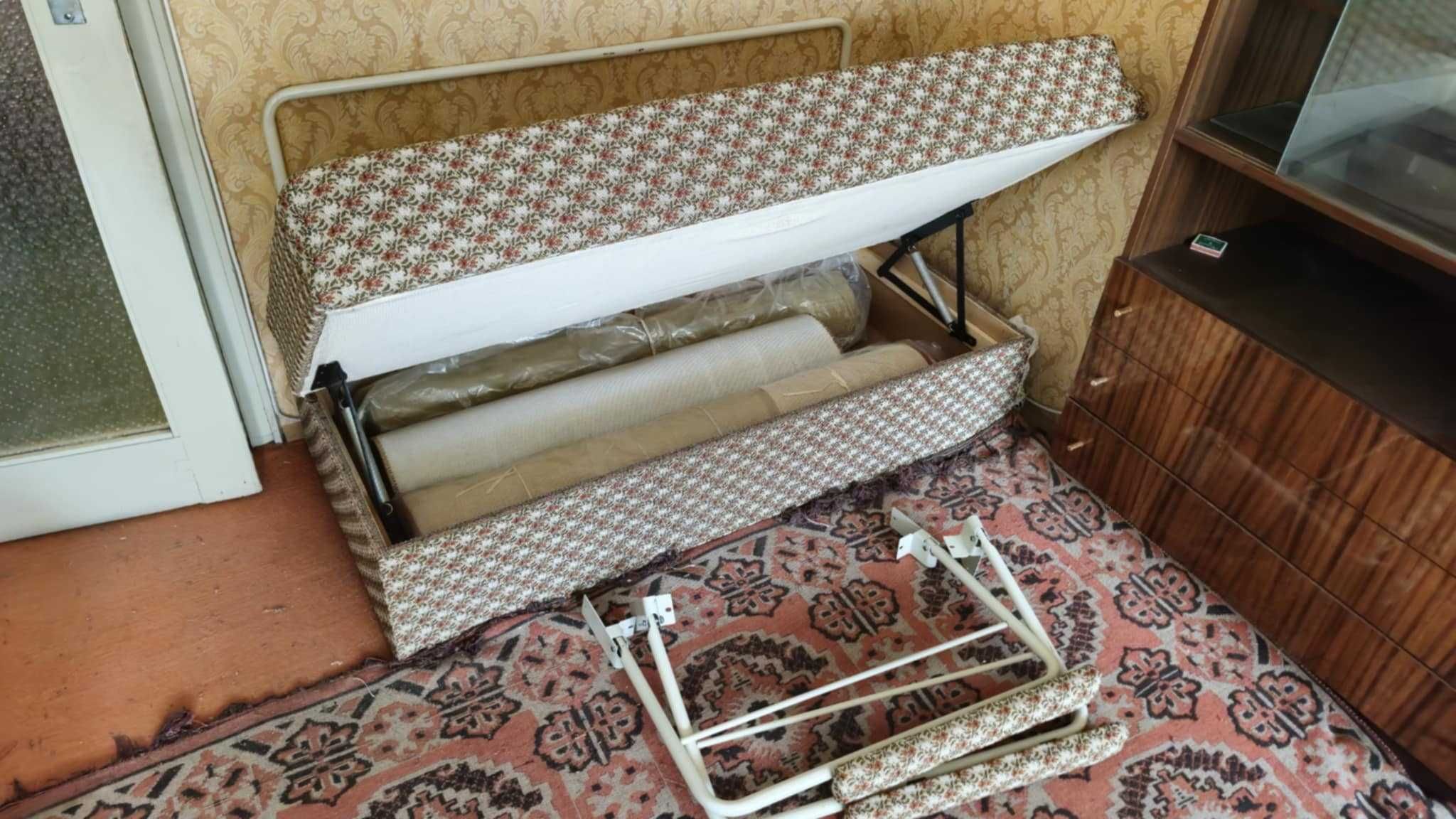 Кристални сервизи,сервиз за кафе,нов малък разтегателен диван с ракла
