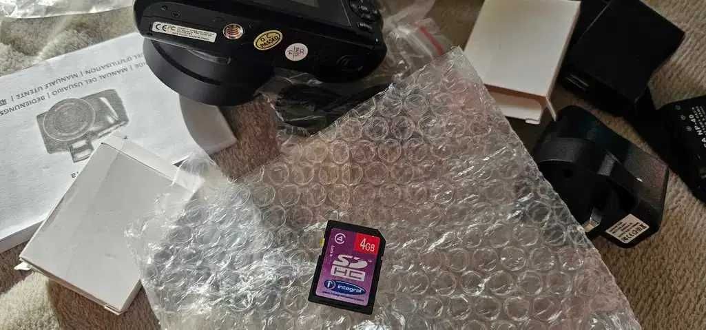 aparat foto imprima data si ora pe card