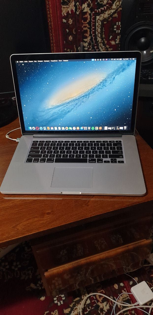 Apple MacBook Pro (Retina, 15-inch, Mid 2014) Core i7, 16GB, 250SSD.