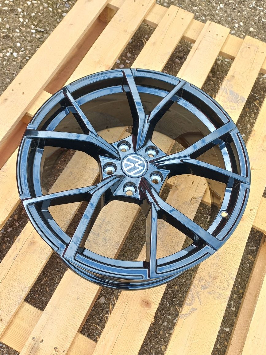 18.5x112 Vw Gti Golf Passat Tiguan 8j et44 57.1 Seat Škoda Piano Black
