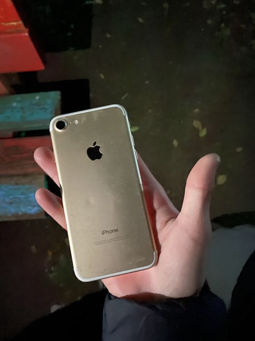 Айфон 7  торг есть