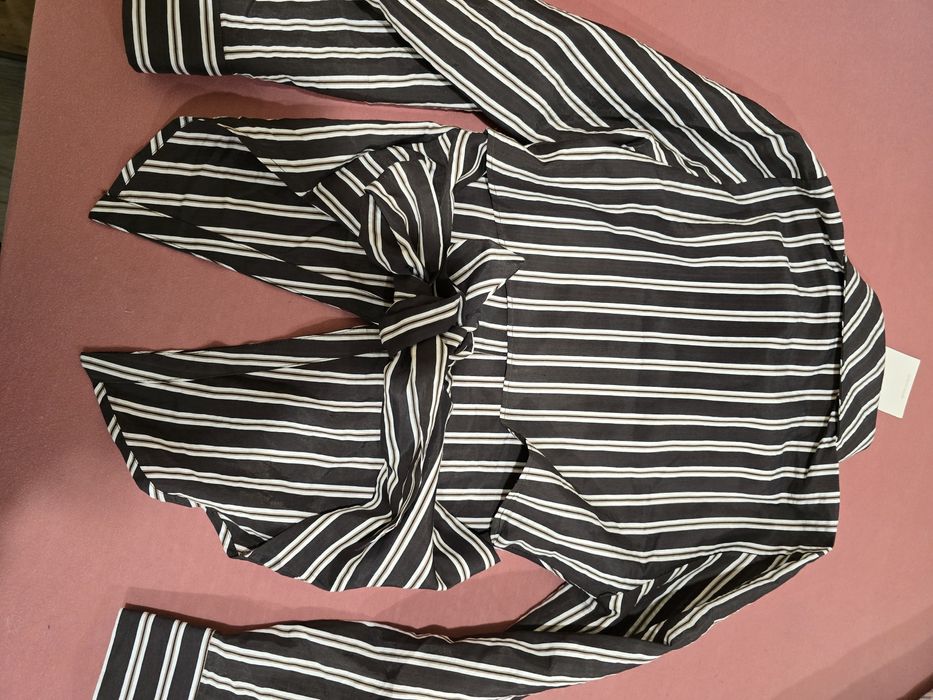 Дамска риза с ефектен гръб размер XS