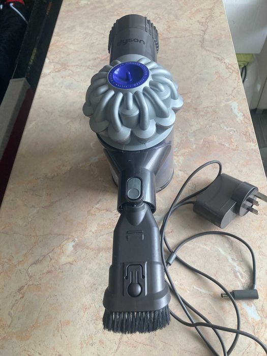 Акомулаторна прахосмукачка DYSON DC-06